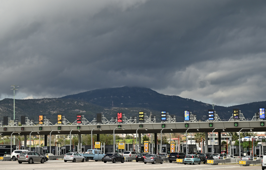 Αναχωρούν και οι τελευταίοι εκδρομείς του Πάσχα: Ουρές χιλιομέτρων στα διόδια