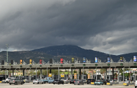 Αναχωρούν και οι τελευταίοι εκδρομείς του Πάσχα: Ουρές χιλιομέτρων στα διόδια