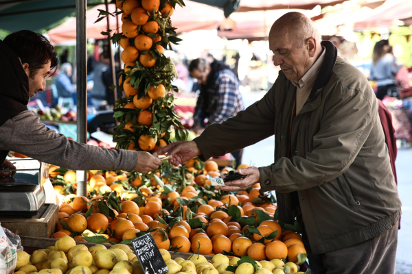 Οι οικογενειακοί προϋπολογισμοί στο «κόκκινο», τα μέτρα της ΔΕΘ στον αέρα – Αποκαλυπτικά τα στοιχεία της ΕΛΣΤΑΤ