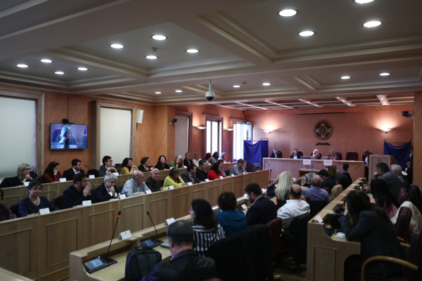 Δήμος Αθηναίων: Αιχμές της παράταξης «Αθήνα Τώρα» κατά Κώστα Μπακογιάννη