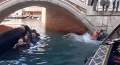 Αναποδογύρισε γόνδολα στην Βενετία, τουρίστες έπεσαν στο κανάλι