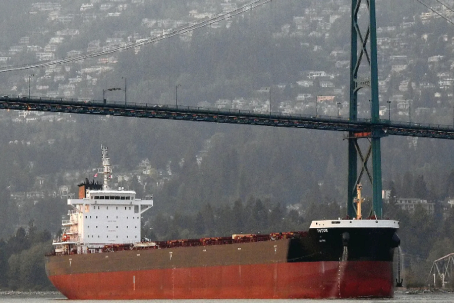 Πληροφορίες ότι βυθίστηκε το ελληνόκτητο πλοίο Tutor, μετά την επίθεση από τους Χούθι