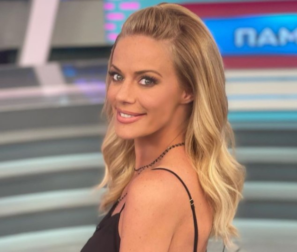 Ζέτα Μακρυπούλια: Πόζαρε τόπλες και «έριξε» το ινσταγκραμ (Εικόνες)