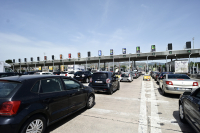 Σε εξέλιξη η επιστροφή των εκδρομέων: Αυξημένη κίνηση και μέτρα της Τροχαίας στους δρόμους