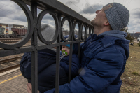 Ουκρανία: Συγκλονιστικό βίντεο, πατέρας σκοτώνεται από Ρώσους μπροστά στα μάτια του γιου του