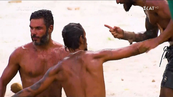 Survivor: Λίγο έλειψε να πιαστούν στα χέρια