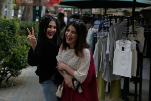 Εικόνες από το Ιράν: Γεμάτα καφέ, βόλτες και αθλητισμός στη βόρεια Τεχεράνη