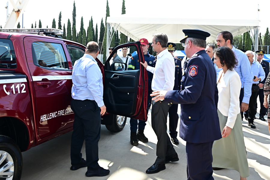 Μητσοτάκης: 164 νέα οχήματα στον στόλο της Πυροσβεστικής