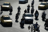 Το Ιράν απαγορεύει την εισαγωγή πολυτελών οχημάτων καθώς αυξάνονται οι οικονομικές πιέσεις