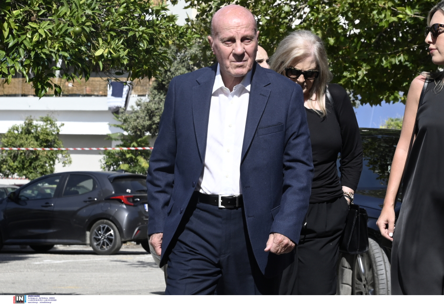 Μίμης Δομάζος: Σε κρίσιμη κατάσταση η υγεία του - Το ιατρικό ανακοινωθέν