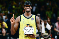 Χέιζ Ντέιβις: Στόχος του να ξανακαθίσει στον θρόνο της Euroleague