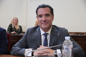 Νέο επεισόδιο Γεωργιάδη-Πολάκη στη Βουλή: «Πλουσιότεροι οι Έλληνες με Μητσοτάκη» - «Ο Φραπές πλούτισε»