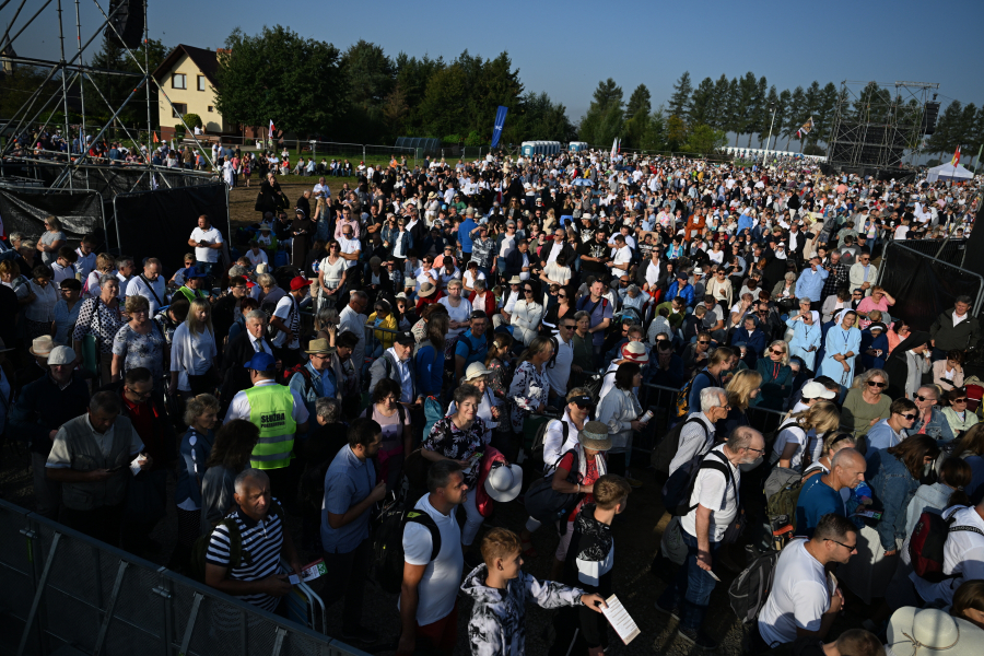 «Οργιάζει» η ακροδεξιά στην Γερμανία, ξανά μπροστά εικόνες του «σκοτεινού» παρελθόντος