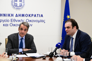 Ποιες μειώσεις φόρων εξετάζει η κυβέρνηση για το 2026