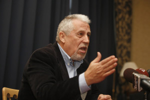 Μετά από μπάνιο στη Βουλιαγμένη κατέρρευσε ο Γιάννης Μανώλης