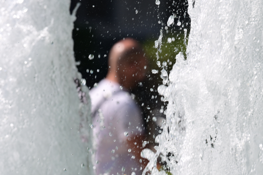 Κολυδάς για ζέστη: Στους 38 «σκαρφάλωσε» ο υδράργυρος - Η παράμετρος της θαλάσσιας αύρας