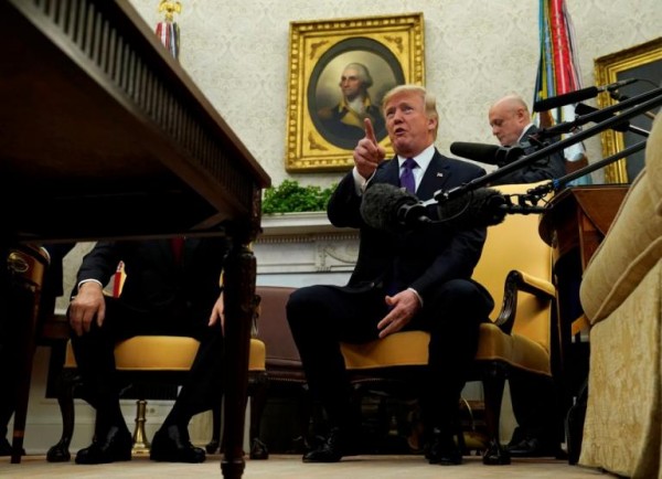 O Τραμπ πέταξε έξω από τον Λευκό Οίκο δημοσιογράφο του CNN