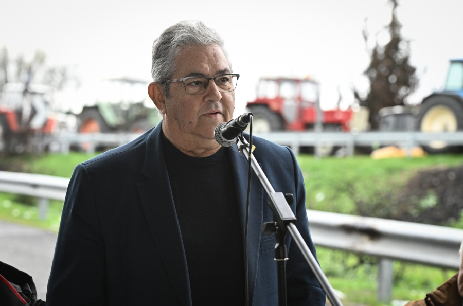 Κουτσούμπας από Τύρναβο: Είμαστε με τα μπλόκα της αγροτιάς - Η κλιμάκωση της πάλης είναι σήμερα μονόδρομος