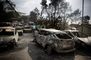 Φονική πυρκαγιά στο Μάτι: Αργός θάνατος από τον σκορπισμένο αμίαντο - Ετοιμάζουν μηνύσεις οι κάτοικοι