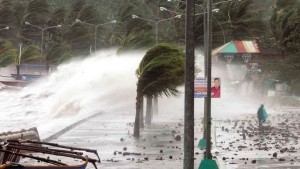 Σχεδόν 90 νεκροί από το πέρασμα τροπικής καταιγίδας στις Φιλιππίνες