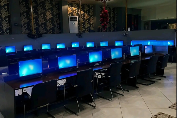 Θεσσαλονίκη: 4 συλλήψεις για «φρουτάκια» - Κατασχέθηκαν 33 υπολογιστές και server (Εικόνες)