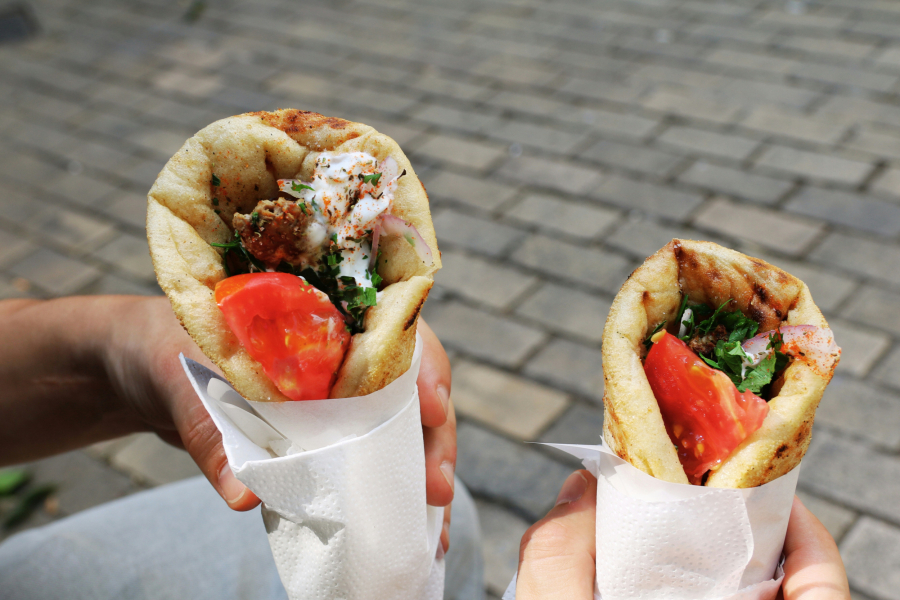 From 482 Gyros in 1985 to 165 in 2026: How Greece’s Minimum Wage Lost Purchasing Power
