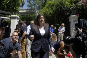 Συμβολαιογράφοι καταγγέλλουν Κωνσταντοπούλου για τους πλειστηριασμούς- Ασκεί ωμή λεκτική βία