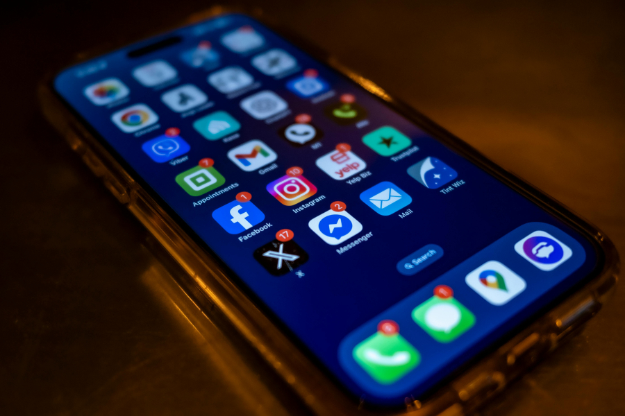 Παρακολουθείται το τηλέφωνό σας; Τα έξι ύποπτα σημάδια, τι πρέπει να κάνετε