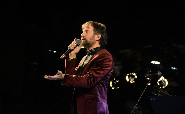 Με Μαραβέγια το χριστουγεννιάτικο δέντρο στο Σύνταγμα