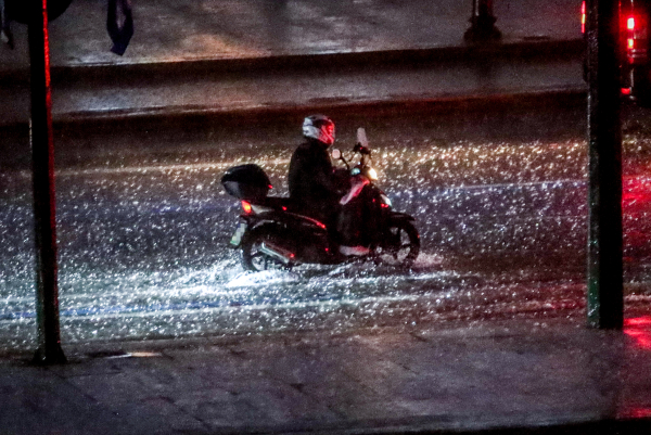 Επικαιροποιήθηκε το έκτακτο δελτίου καιρού: Πού αναμένονται ισχυρές καταιγίδες - άνεμοι και χαλάζι τις επόμενες ώρες