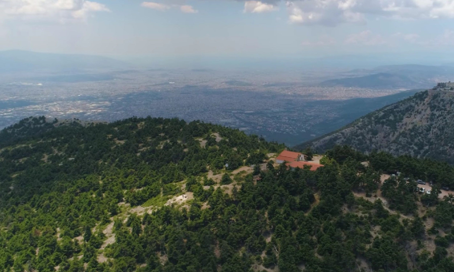 Ο απόλυτος ορεινός προορισμός για μονοήμερη εκδρομή δίπλα στην Αθήνα