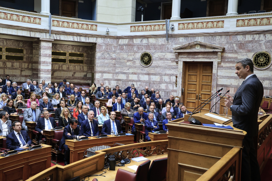 Πέντε «γαλάζιοι» βγήκαν βουλευτές με κρατικές αναθέσεις!