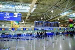 Απεργία στα αεροδρόμια την Παρασκευή για τις ιδιωτικοποιήσεις