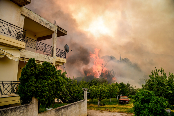 Καμπάνια 26 εκατ. για «εκκένωση προς Σύνταγμα»