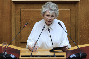 Η Ακρίτα στηρίζει Παπαδοπούλου: «Τα δικαιώματα των γυναικών δεν μπαίνουν σε κομματικές ζυγαριές»
