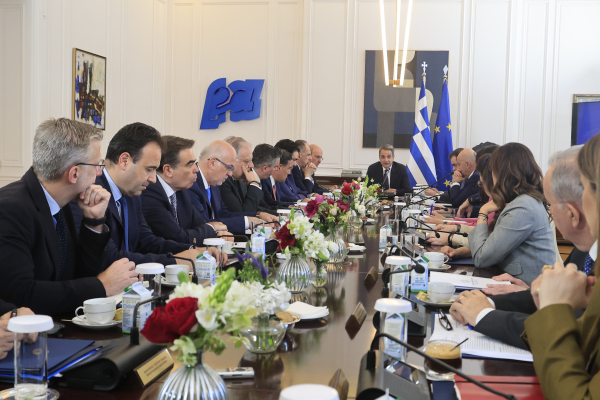 Κυβέρνηση σκανδάλων και παραιτήσεων-πέντε κάθε χρόνο