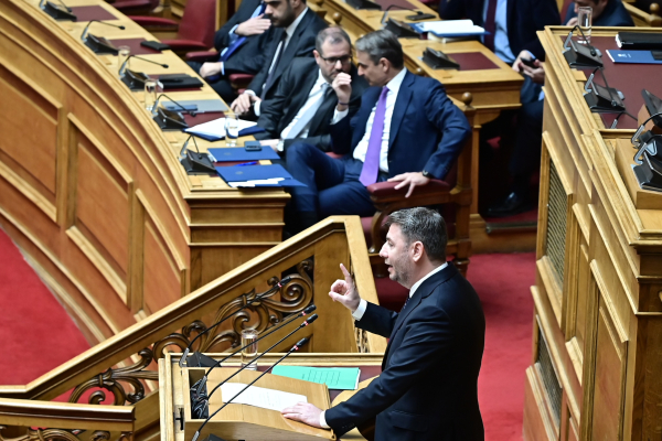 Βουλή: Προ ημερησίας με σκληρό ροκ για υποκλοπές, ΟΠΕΚΕΠΕ και Λαζαρίδη