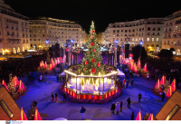 Ξεκινά το εορταστικό ωράριο: Ποιες Κυριακές θα έχουμε ανοιχτά καταστήματα