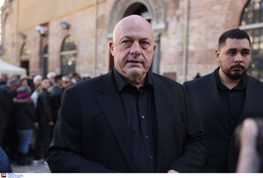 Ξανά «χτυπά» ο Μπέος: «Μέγας μάγκας ο Οικονομόπουλος - Προσπαθούν να καταργήσουν τους όρους πατέρας και μητέρα»