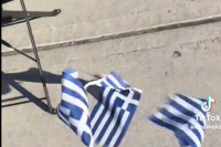 Σε δίκη η 23χρονη που έσκισε την ελληνική σημαία επειδή νόμιζε ότι ήταν του Ισραήλ (βίντεο)