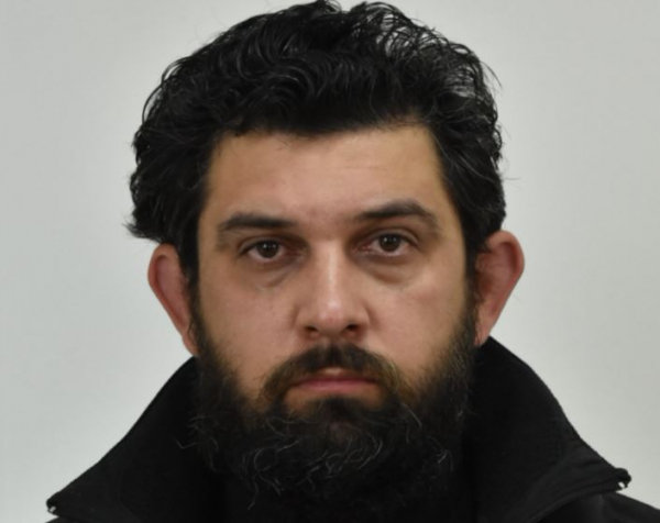 Αυτός είναι ο ιερέας που κατηγορείται για το βιασμό της ανήλικης, η ανακοίνωση της ΕΛΑΣ