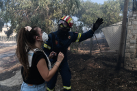 Παροχή ειδών πρώτης ανάγκης και ψυχολογική υποστήριξη για τους πληγέντες της φωτιάς
