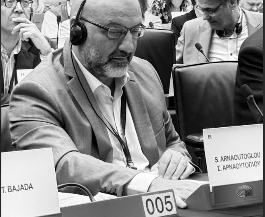 Σάκης Αρναούτογλου προς Κομισιόν: Ξενοδοχείο στο Σαρακήνικο - Ανάπτυξη ή Περιβαλλοντική Καταστροφή;