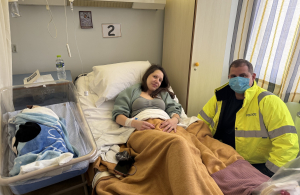 Κακοκαιρία: Ετοιμόγεννη εγκλωβίστηκε στον αυτοκινητόδρομο Καλαμάτας και την παρέλαβε περιπολικό (εικόνα)