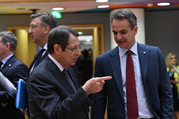 Θετικός στον κορονοϊό ο Νίκος Αναστασιάδης - Τα περαστικά του Κυριάκου Μητσοτάκη