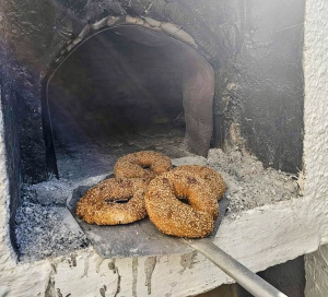 Αγίου Δημητρίου: Τα φημισμένα κουλούρια της Κρήτης προς τιμήν του Μυροβλύτη