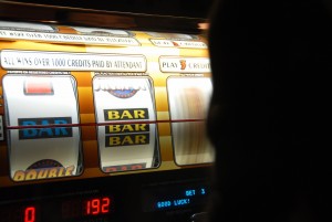 Εξαρθρώθηκε μίνι καζίνο με παράνομα «φρουτάκια» στην Κατερίνη – Συνελήφθησαν τρία άτομα