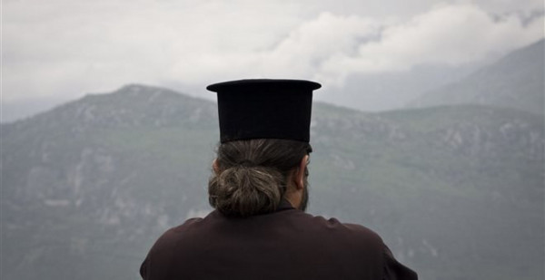 Παπάς «μαϊμού» από τα... Ιεροσόλυμα εξαπατά πιστούς στην Καλαμάτα