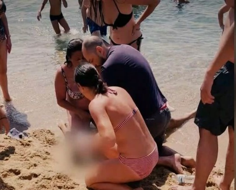 Σπαραγμός και οδύνη στο τελευταίο αντίο του 15χρονου που πνίγηκε στη Χαλκιδική (βίντεο)