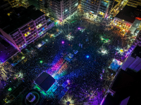 Πατρινό Καρναβάλι 2026: Πλήθος κόσμου χόρεψε στους δρόμους - Εντυπωσιακές εμφανίσεις στην τελετή έναρξης